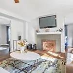 3 Bedroom Home With A Fire Pit And Hot Tub