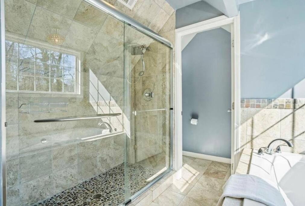 3 Bedroom With A Fire Pit And Hot Tub *